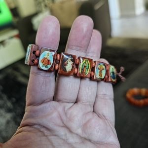 Catholic wooden Saints elastic bracelets. Beautiful colors of Saints depicted.